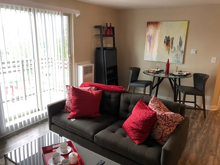 Enclave at Hoffman Estates — Photo 12