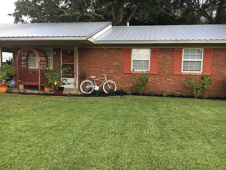 2nd image of 409 Meadowwood Cir