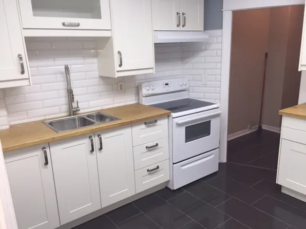73 Barnesdale Blvd #1, Hamilton, ON L8M 2V5