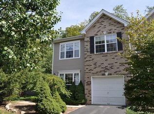 523 Green Mountain Rd, Mahwah, NJ 07430