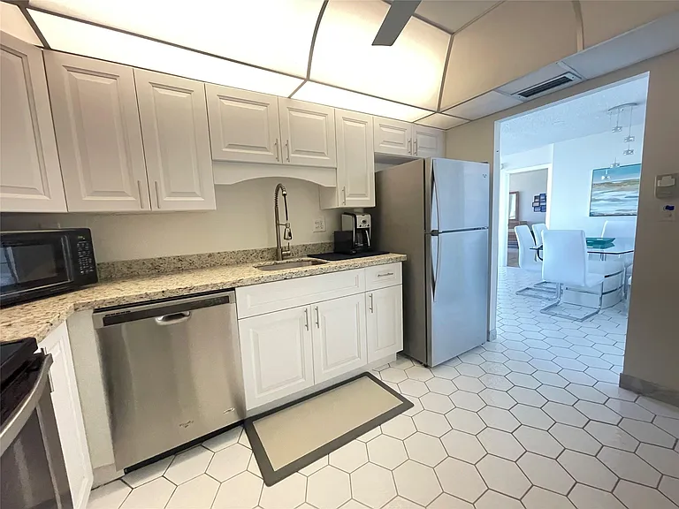 531 N Ocean Blvd #1809 — Photo 13