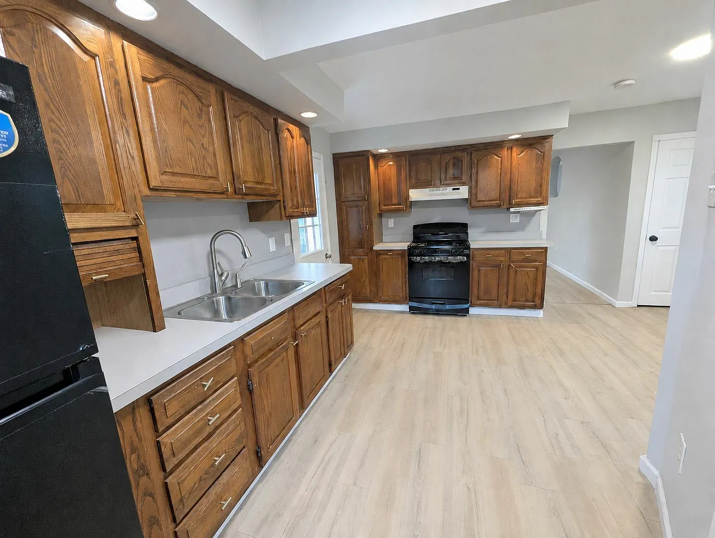 Beautifully renovated home, large space — Photo 4