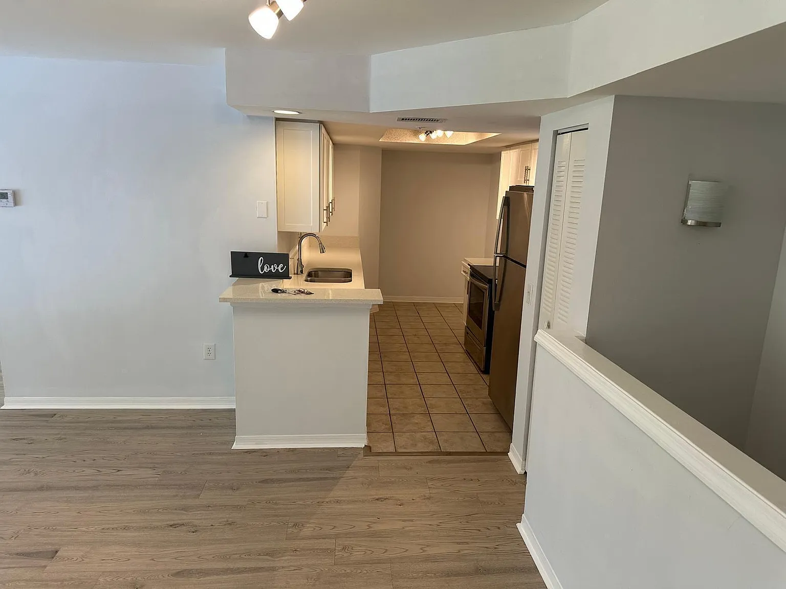 3 bed, 2.0 bath, 1220 sqft, $2,550 — Photo 2