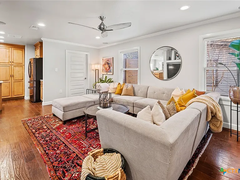 1113 W Oltorf St — Photo 3
