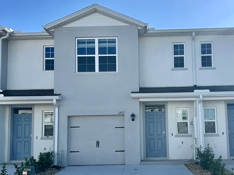 1257 Balsam Dr — Photo 2