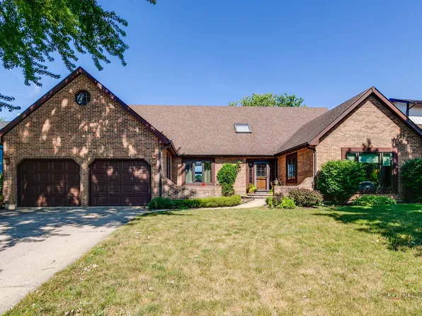 317 Mainsail Dr, Grayslake, IL 60030