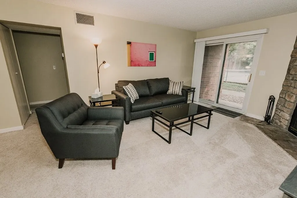 2 bed, 988 sqft, $1,975 — Photo 1