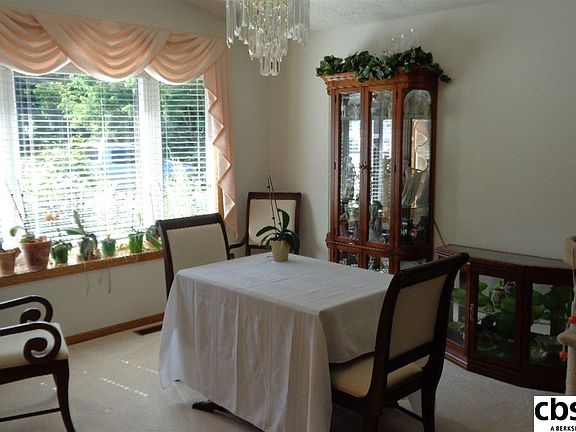 4th image of 131 W Deer Ln