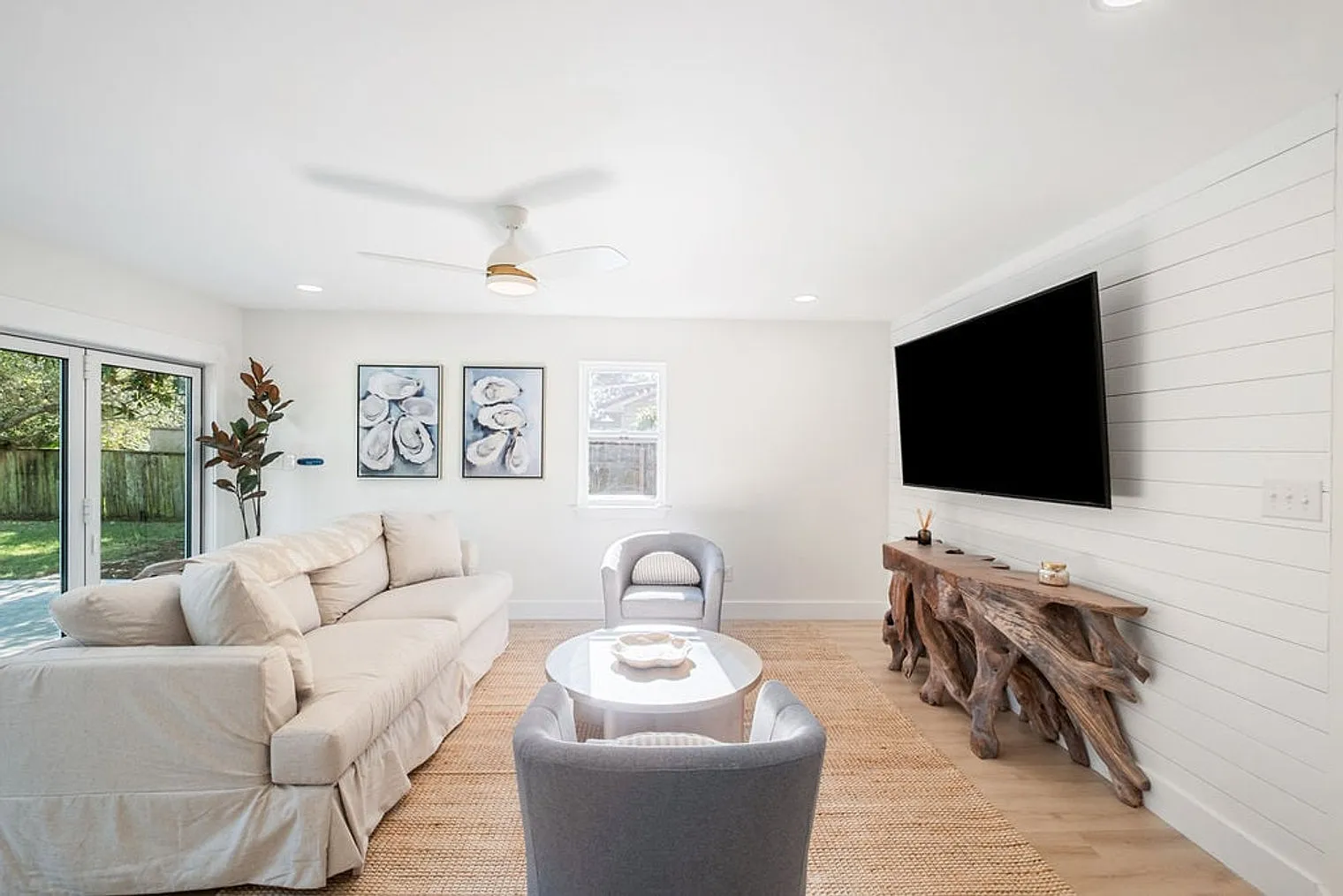5 bed, 4.0 bath, 3003 sqft, $8,366 — Photo 2