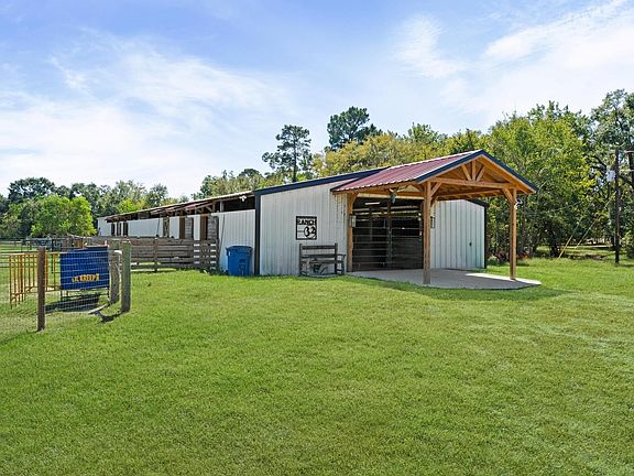 3rd image of 2743-2 Bobville Rd