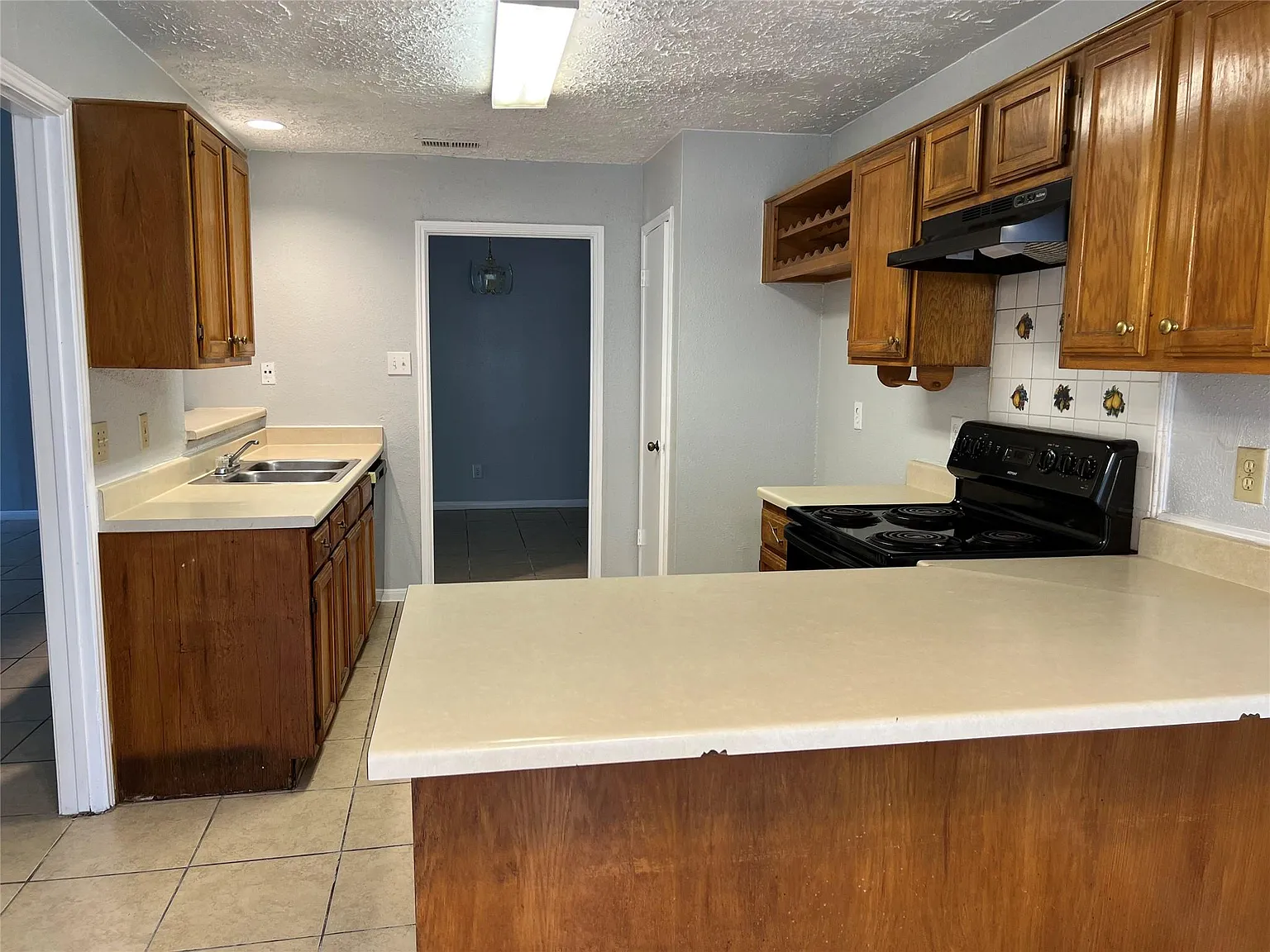 3 bed, 2.0 bath, 1720 sqft, $1,700 — Photo 3