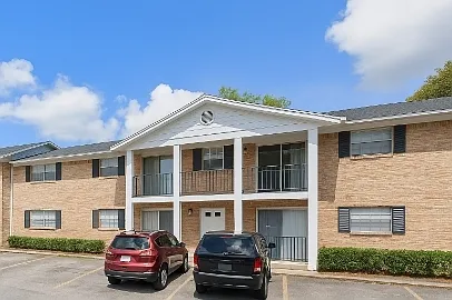 5984-5985 Windsor Forest Drive - Windsor Arms Apartments - 5985 - 14 — Photo 1
