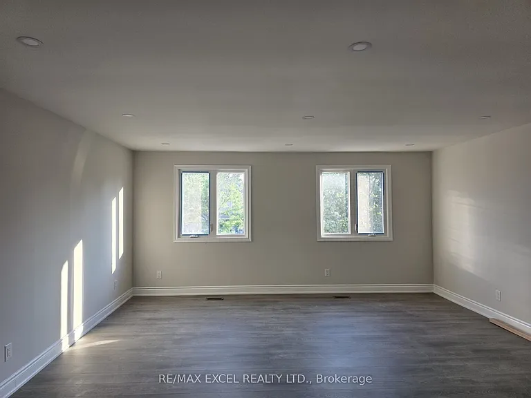 420 Winfield Ter #UPPER FLOOR — Photo 5