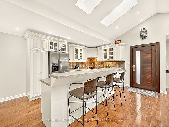 5th image of 1943 Deanhome Rd