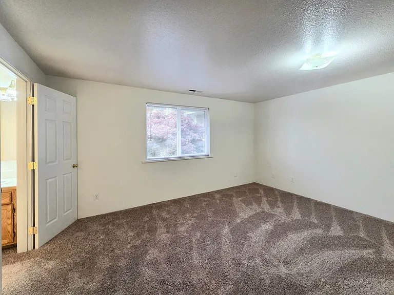 1409 Maple St — Photo 18