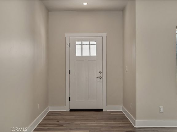 3rd image of 585 Valley View Dr