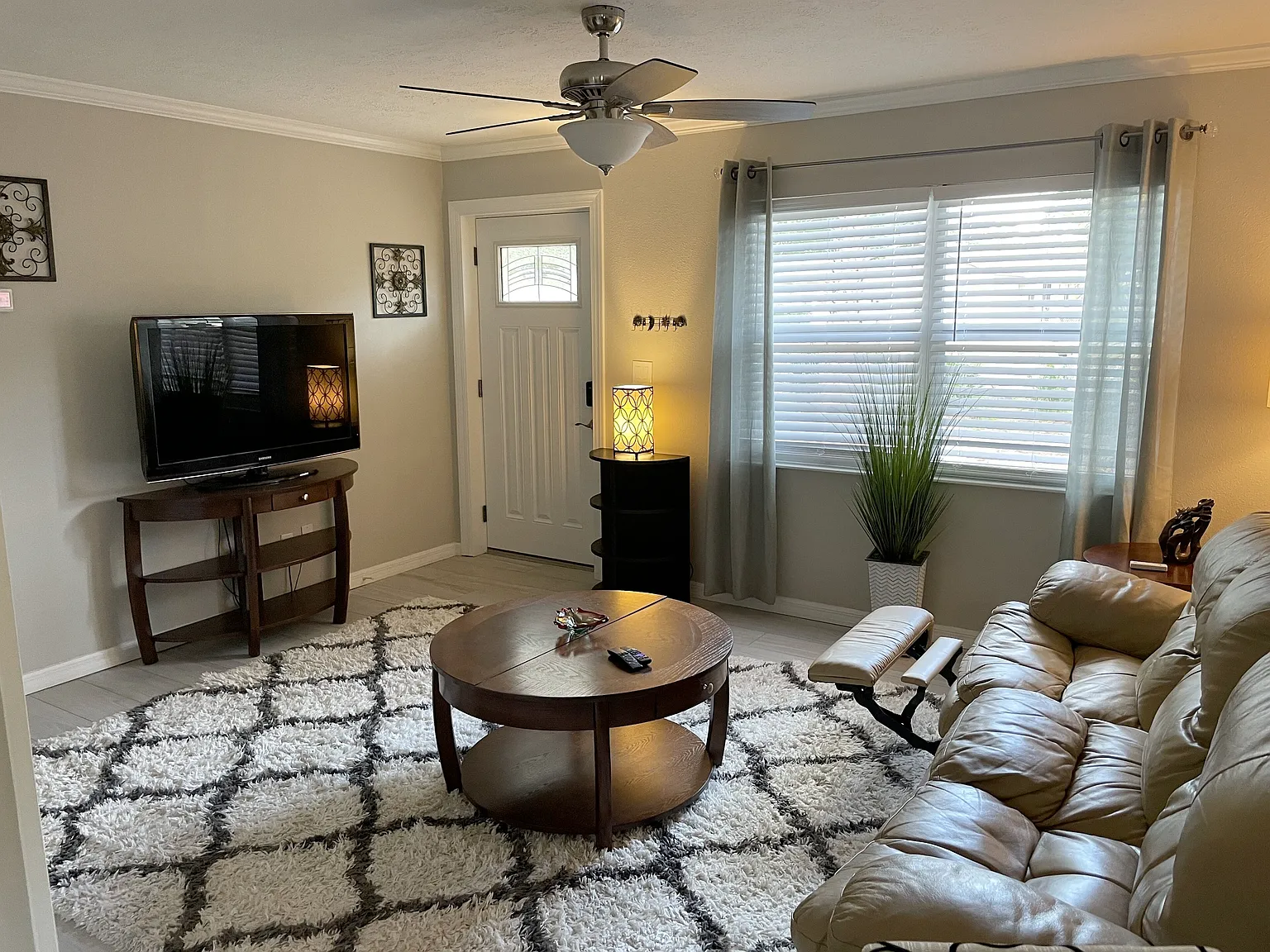 3 bed, 1008 sqft, $2,000 — Photo 3