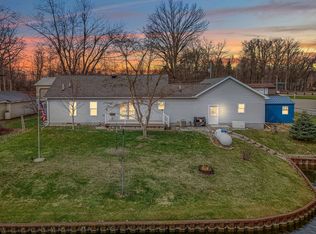 6877 Rowley Dr, Osseo, MI 49266