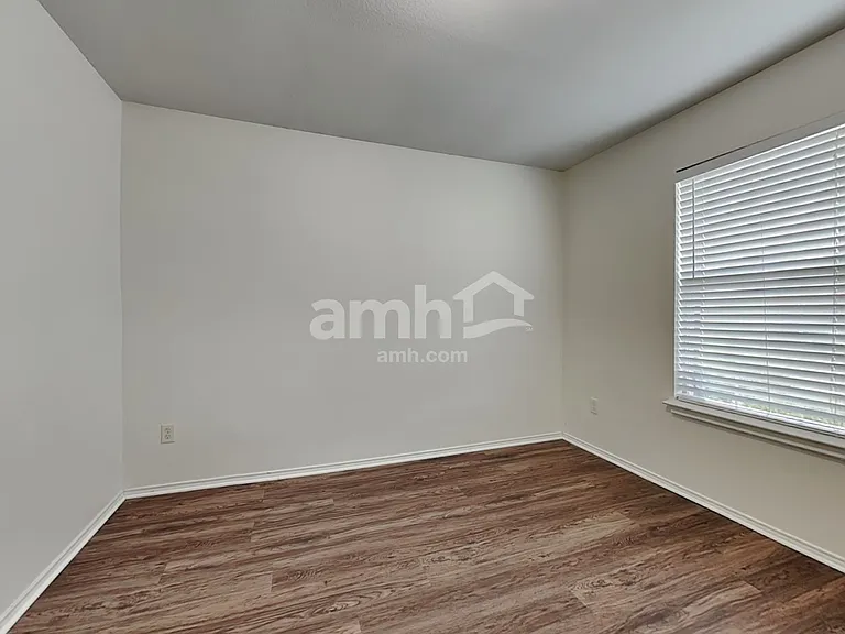 511 Robinwood Dr — Photo 18