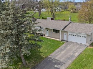1236 Pinecrest Dr, White Lake, MI