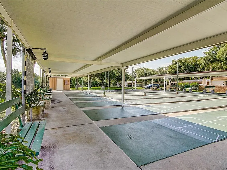 1403 Arrowhead Cir W #13-E — Photo 30