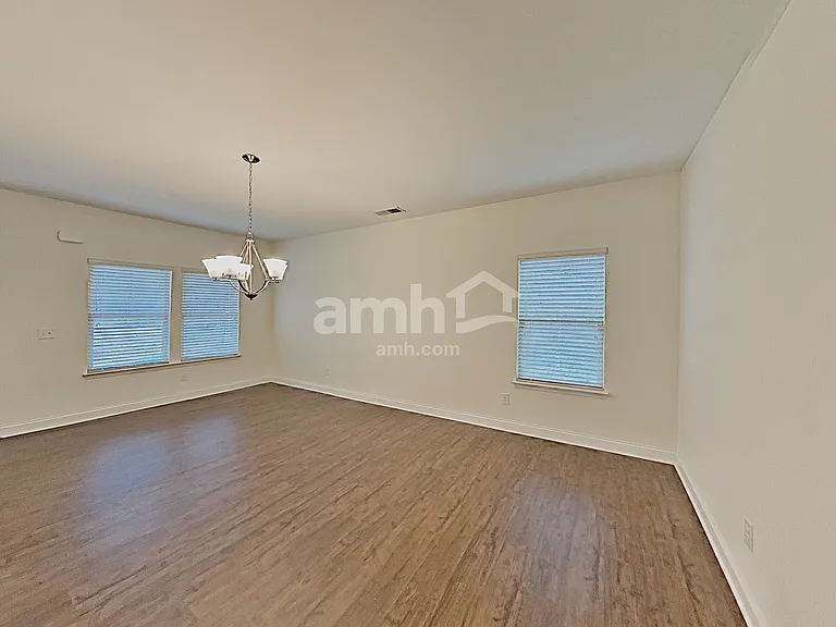 411 Pearson Cir — Photo 9