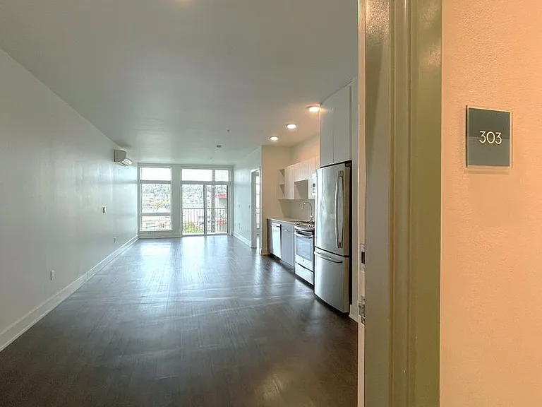 2201 Eastlake Ave E — Photo 16