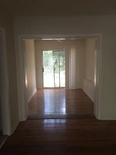 3 bed, 2.0 bath, 1184 sqft, $1,550 — Photo 2