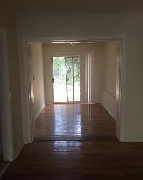 935 Delores Dr — Photo 2