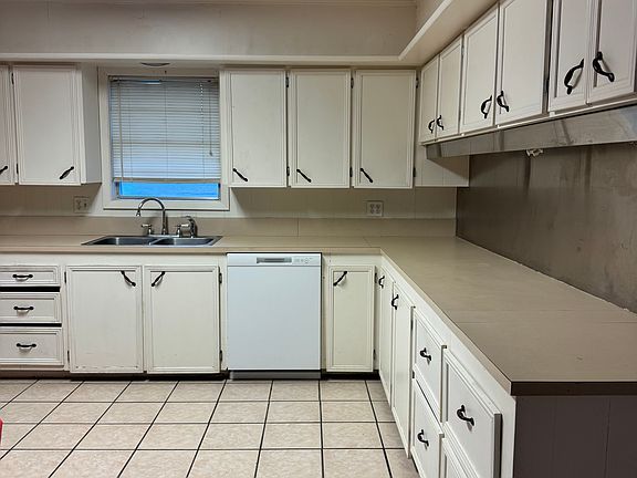 5th image of 304 E Gloria Switch Rd