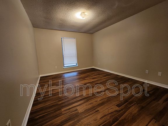 3rd image of 8365 Country Walk Dr APT B
