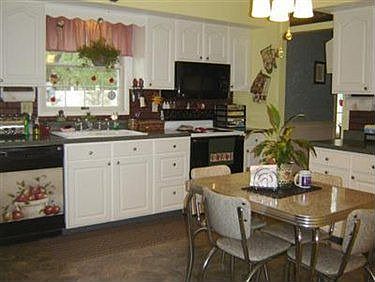 5th image of 3213 Valley Forge Dr