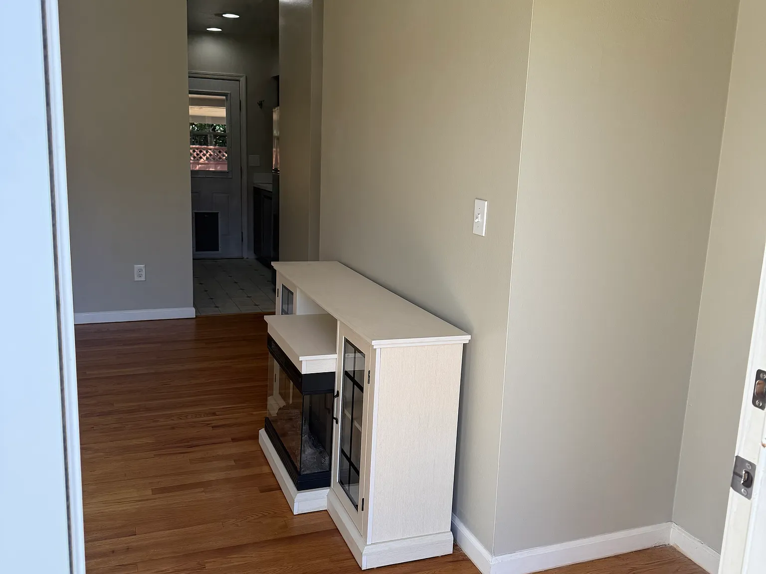 2 bed, 1000 sqft, $2,000 — Photo 2