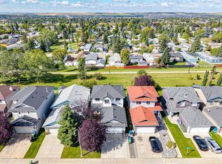 202 E Springs Pl SE, Airdrie, AB T4A 2E1