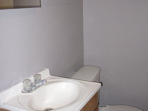 5th image of 619 W Howard St APT 5