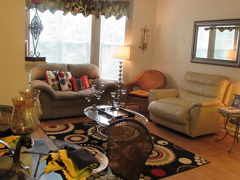 Argyle Place Apartment Homes — Photo 7