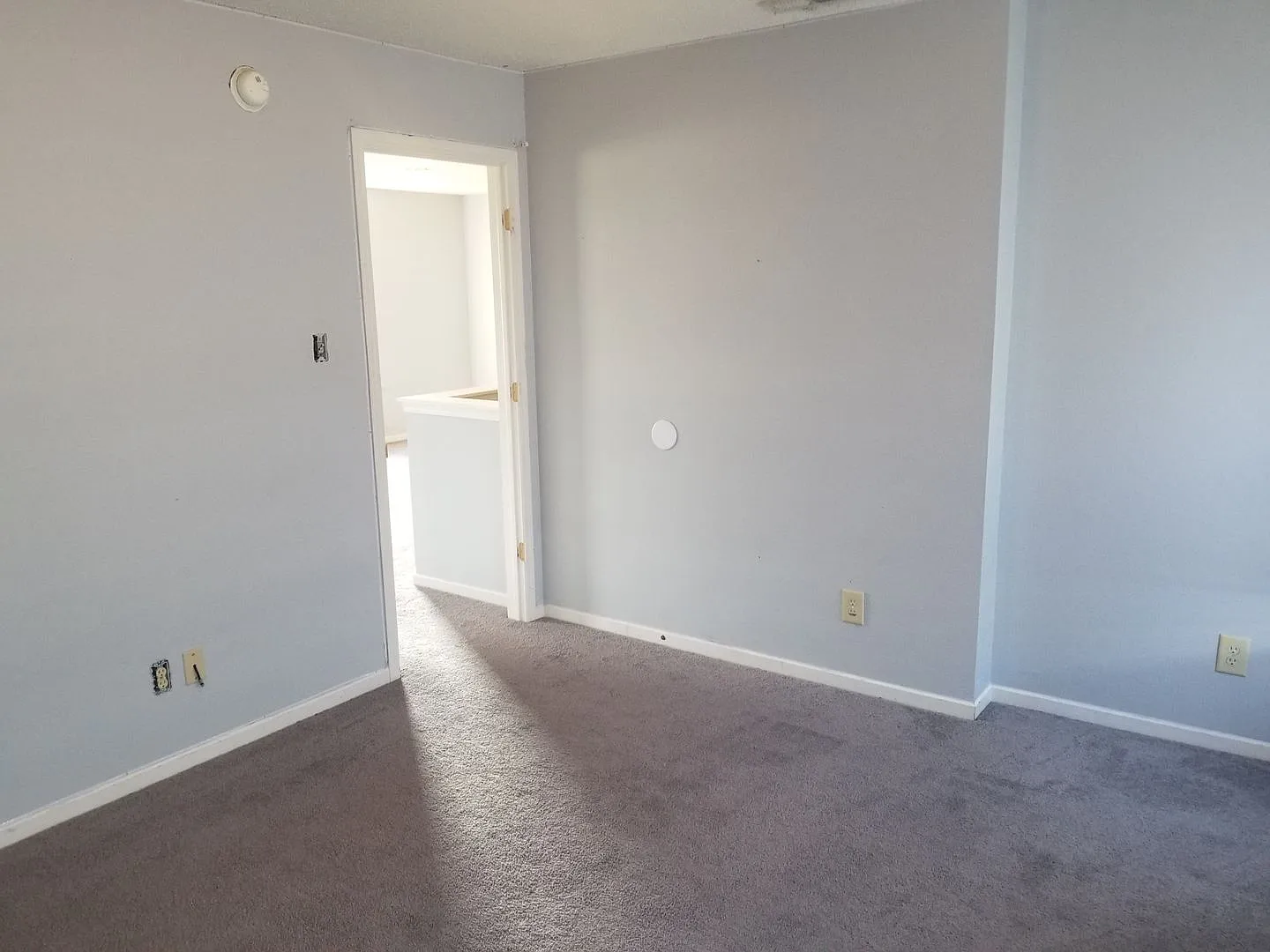 3 Bd 2.5 Ba Townhome with attached garage — Photo 4