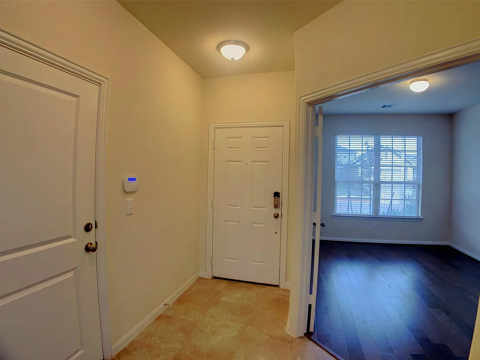 3 bed, 2.0 bath, 1771 sqft, $2,200 — Photo 2