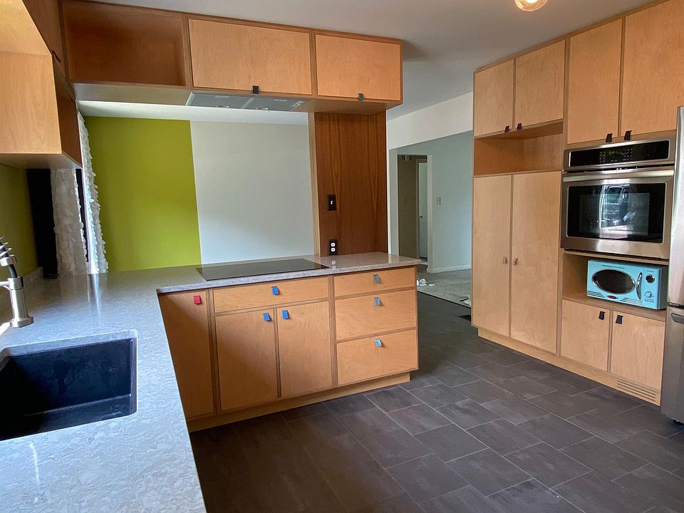 1st image of 1121 Far Hills Ave #2