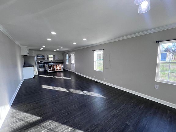 5th image of 736 Hancock Rd