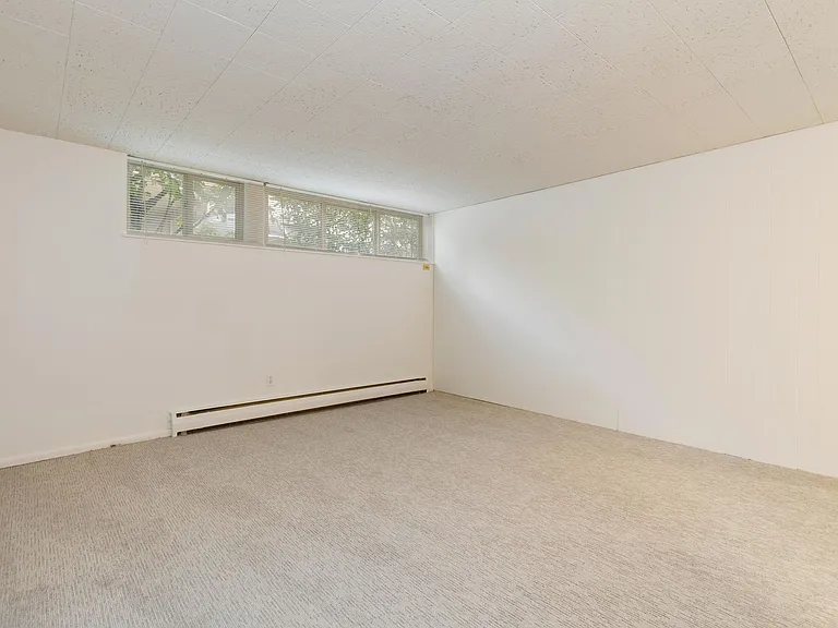 Seasons Apartments — Photo 10