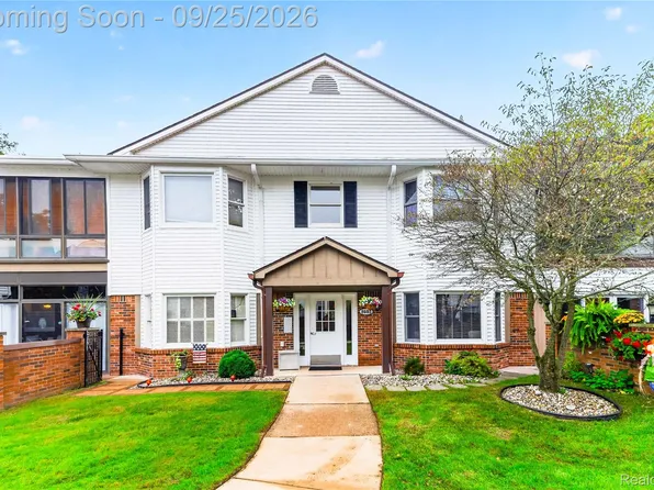 8693 Mathias Dr APT 55, Grosse Ile, MI 48138