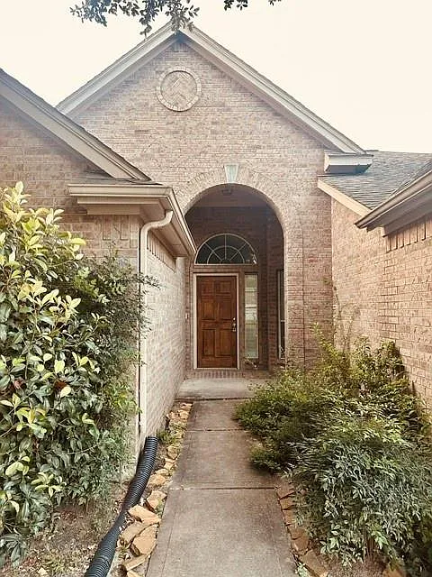 4 bed, 2.0 bath, 1911 sqft, $2,395 — Photo 3