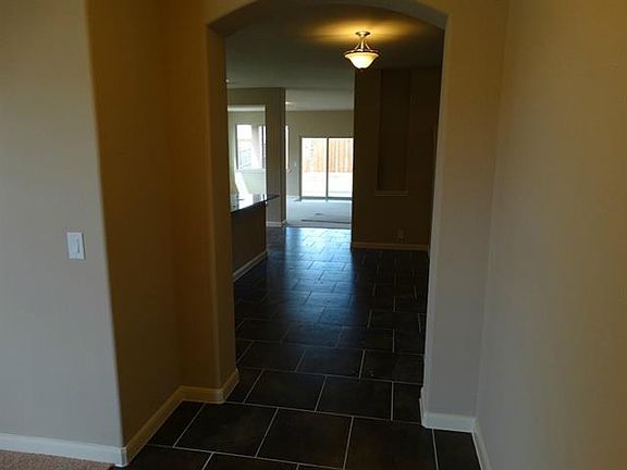 4th image of 467 Eisenhower Ln