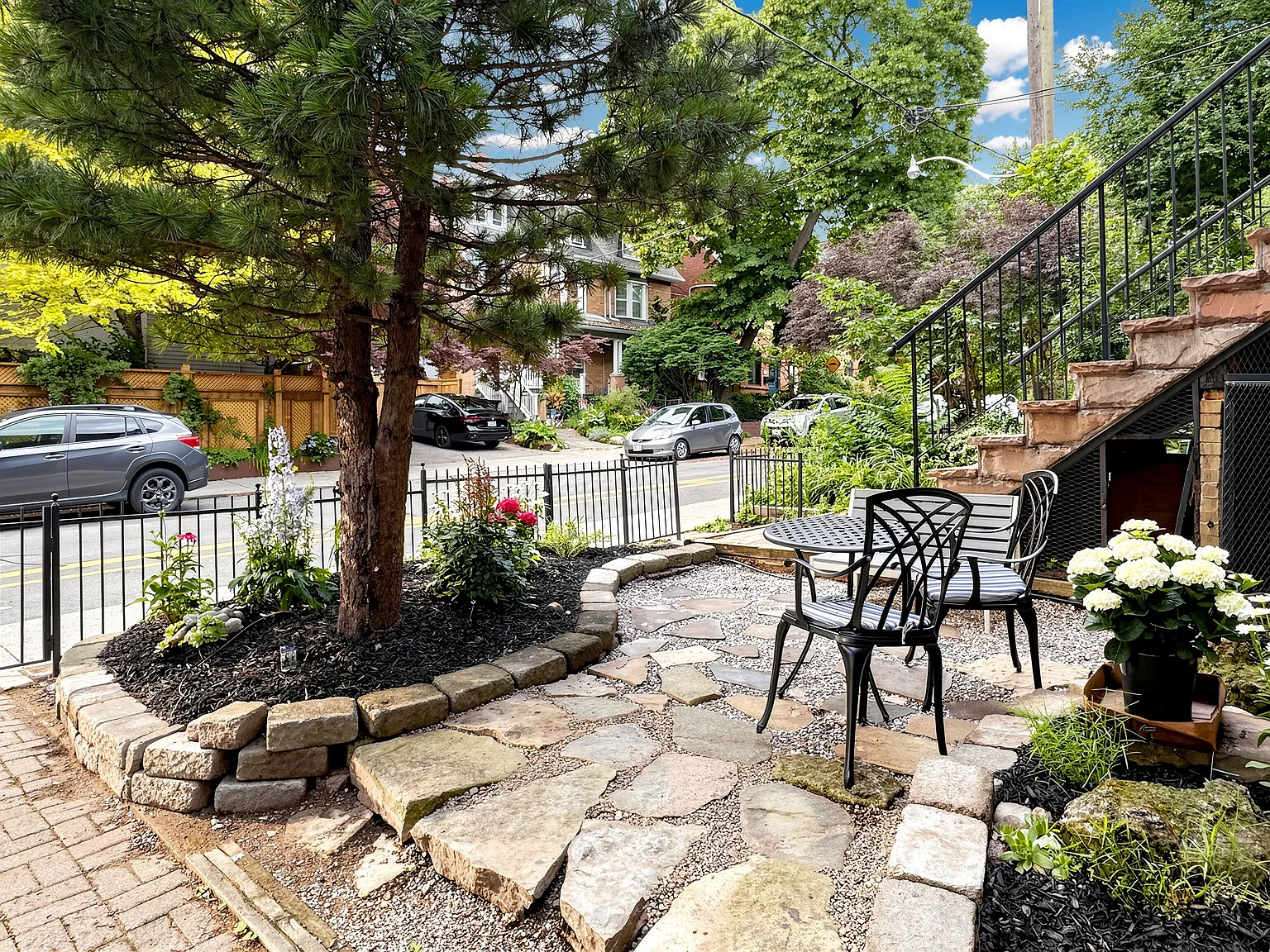 2 bed, 700 sqft, $3,995 — Photo 2