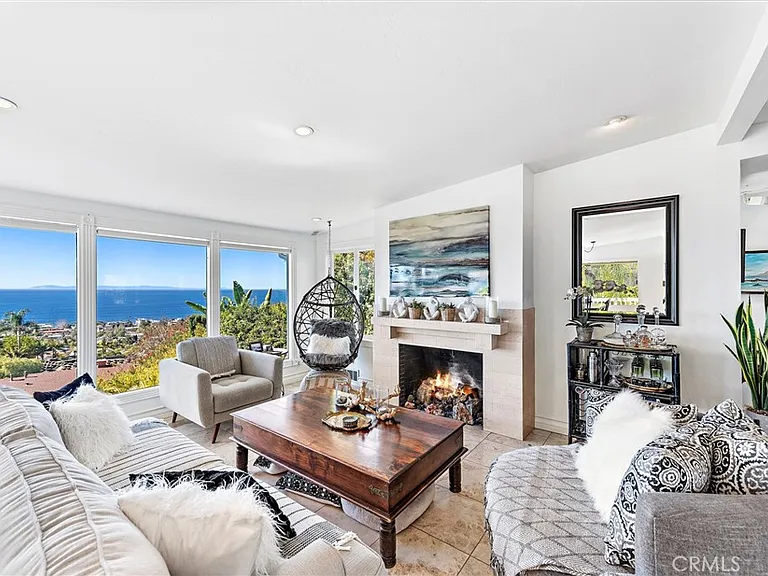 875 Coast View Dr — Photo 3