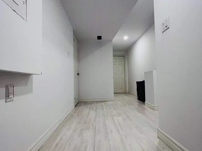 126 Mumbai Dr — Photo 11
