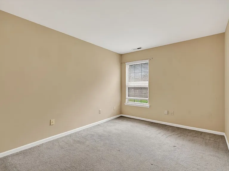 4202 Waltham Ct — Photo 7