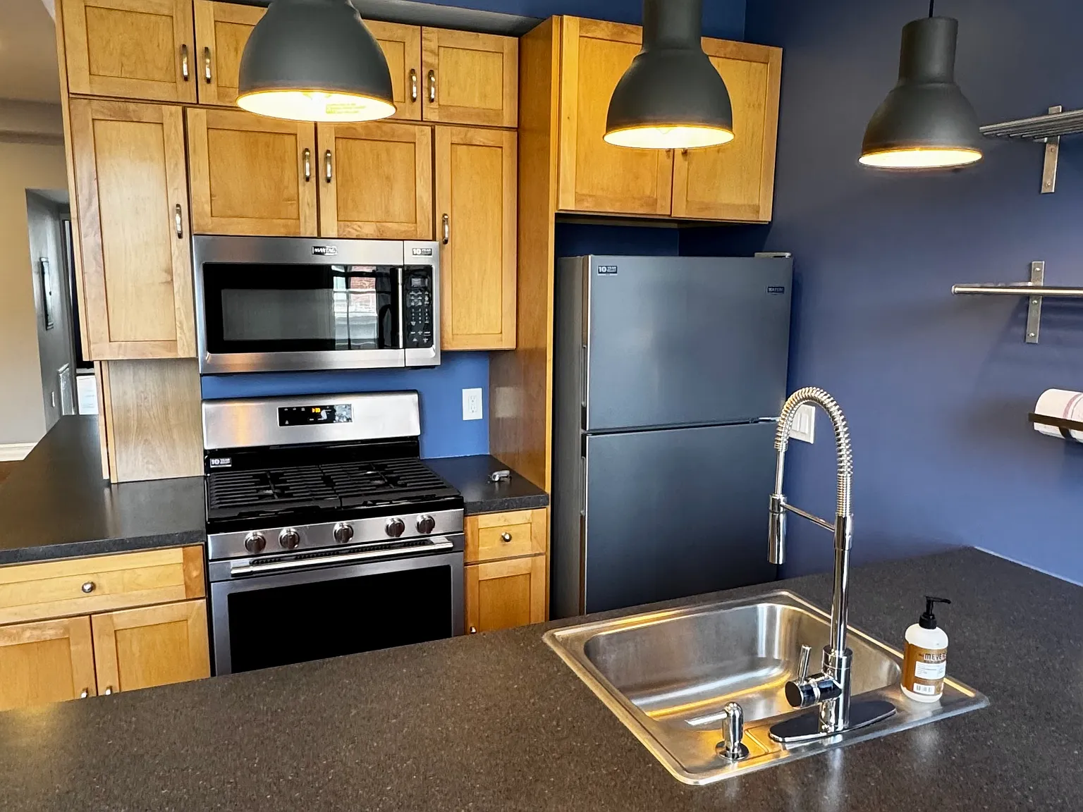 1 bed, 900 sqft, $1,750 — Photo 3