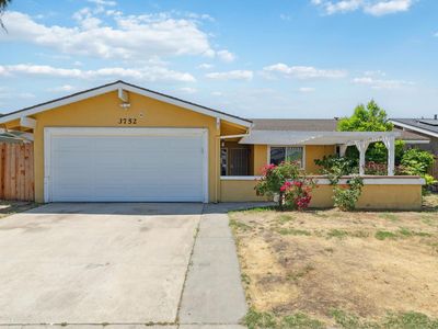 3752 E Saginaw Way, Fresno, CA, 93726